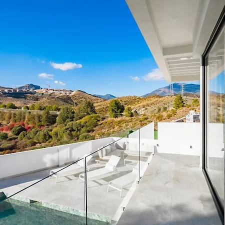 New For Up To 12 People Golf View Villa *